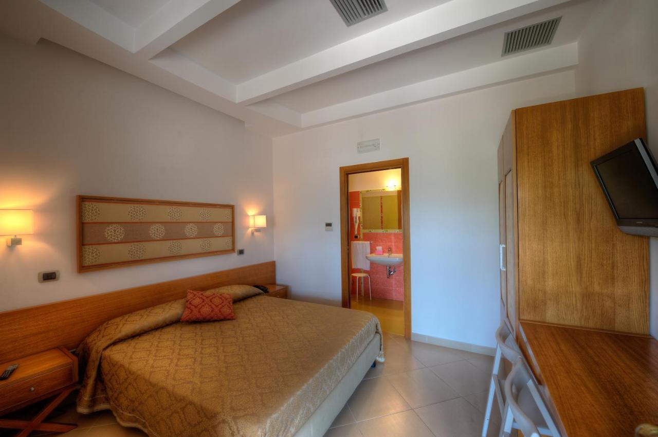 Hotel Zeus Pompei Bagian luar foto