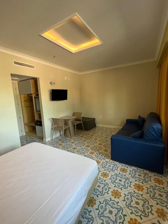 Hotel Zeus Pompei Bagian luar foto