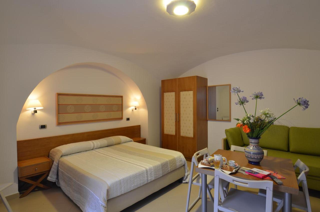 Hotel Zeus Pompei Bagian luar foto