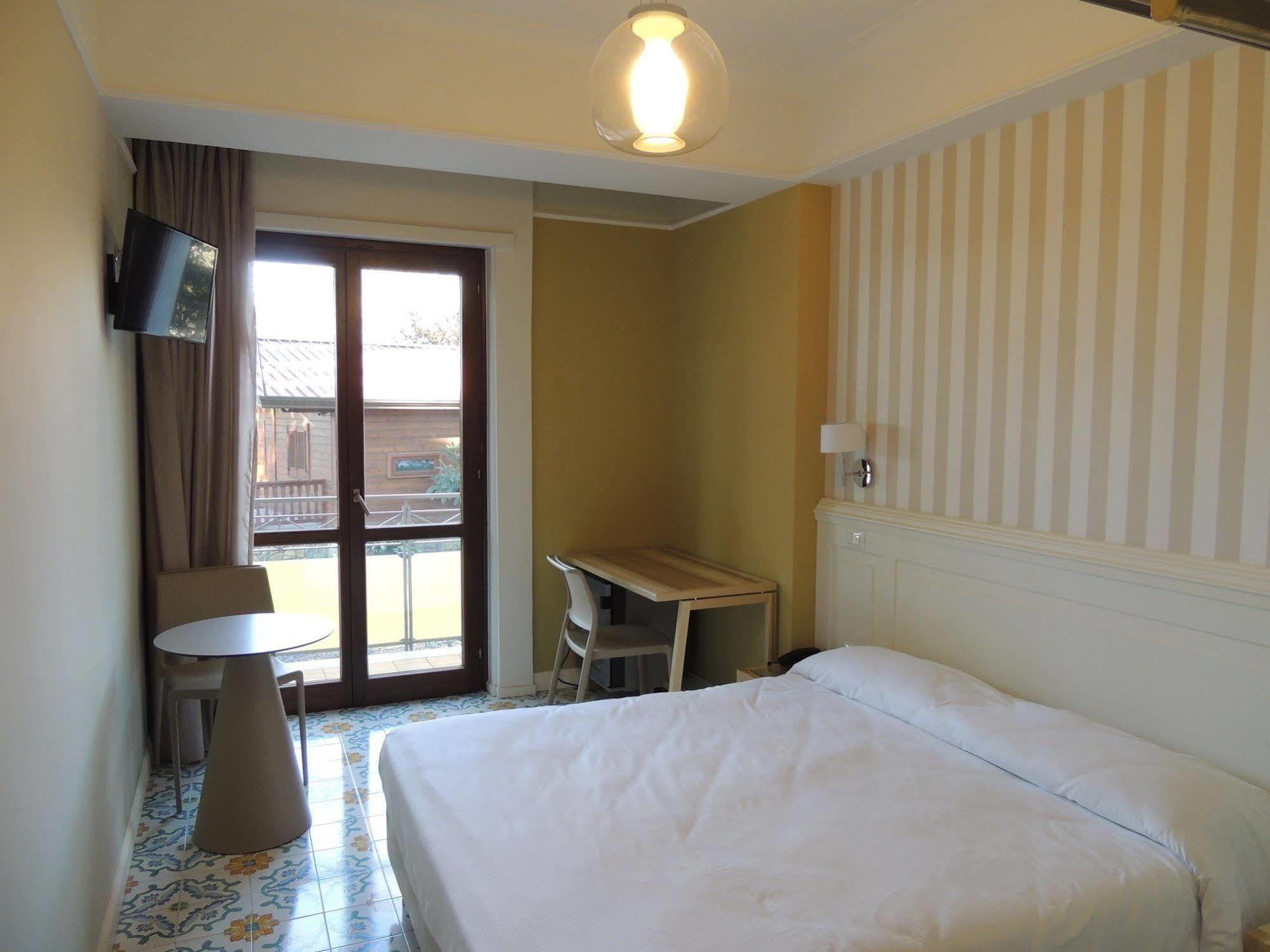 Hotel Zeus Pompei Bagian luar foto